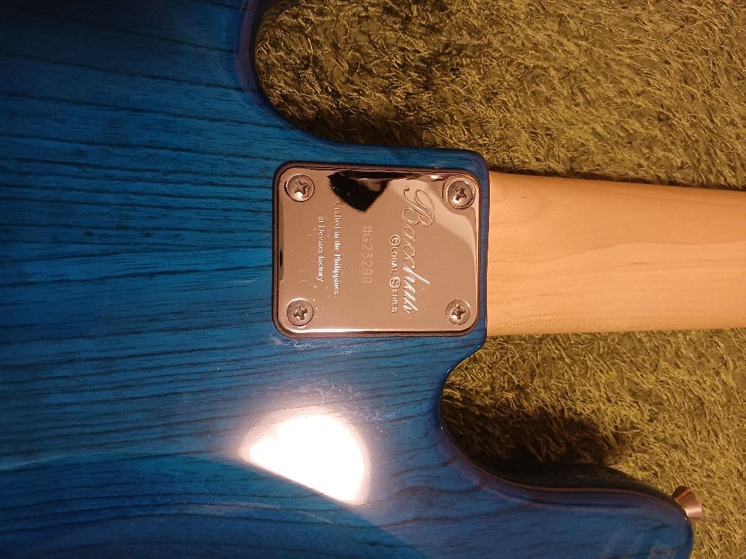 Bacchus 5弦エレキベース 青