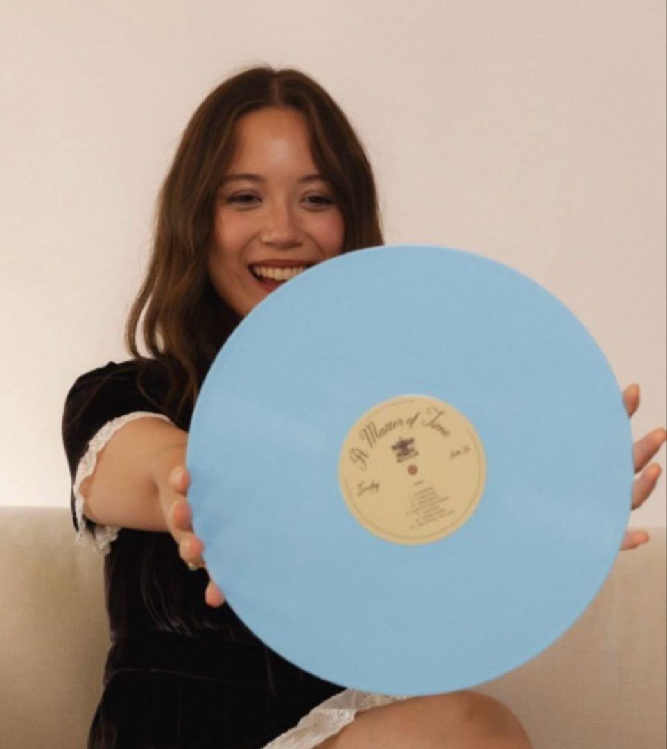 Laufey レコード 直筆サイン入り 新品未開封