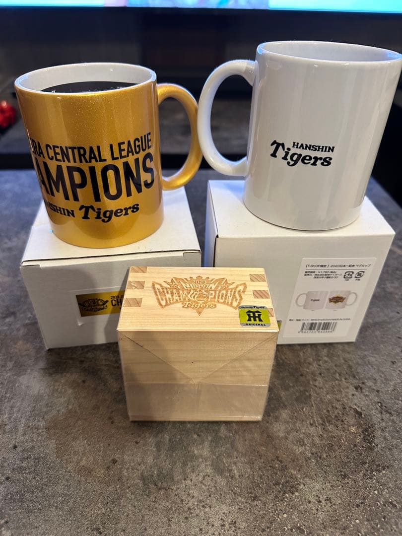 阪神タイガース 2023年チャンピオン記念マグカップ 酒枡セット