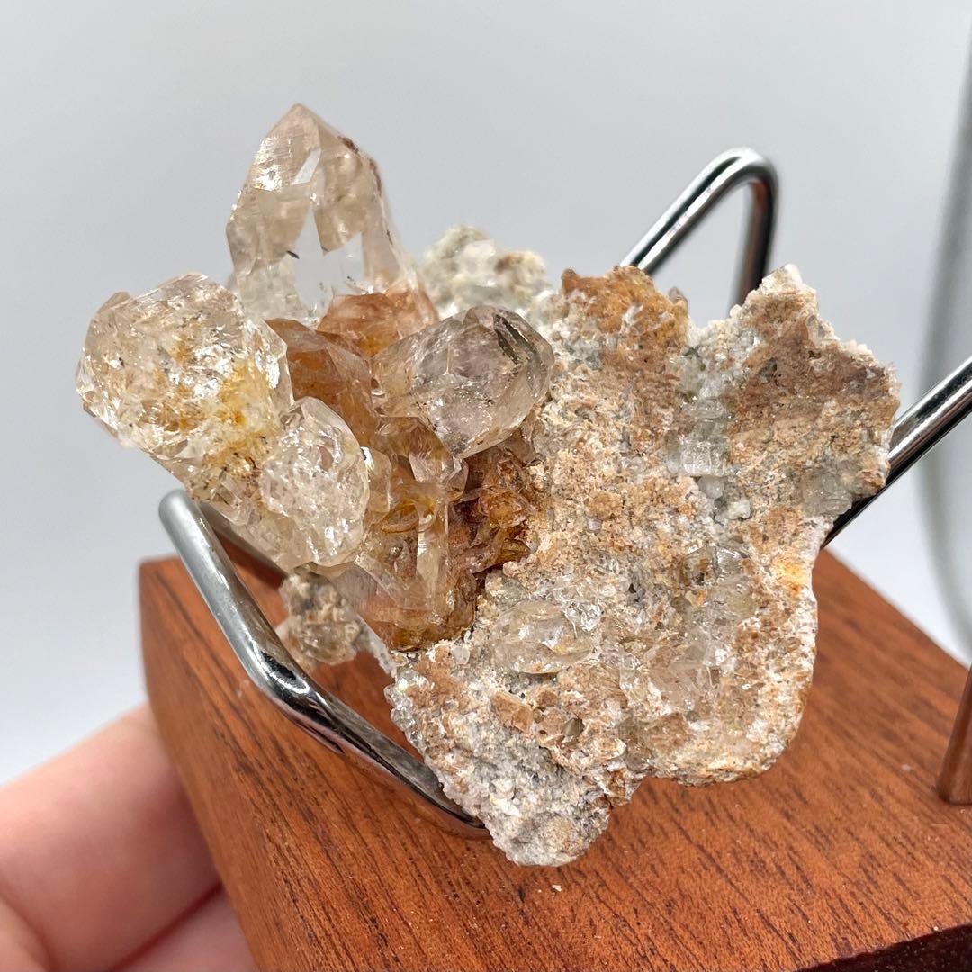 パキスタン産 クォーツ(水晶) 母岩付きクラスター 鉱物標本