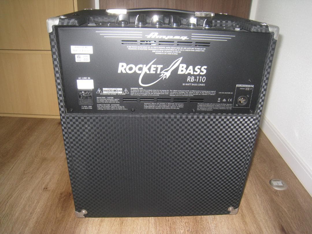 ベース Ampeg ROCKET BASS RB-110