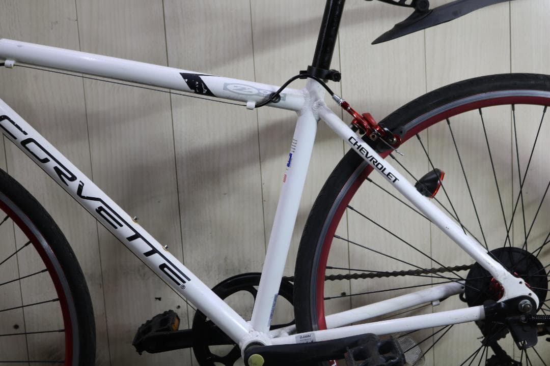 シボレーコルベット 700C シマノ6速 440mm クロスバイク 白