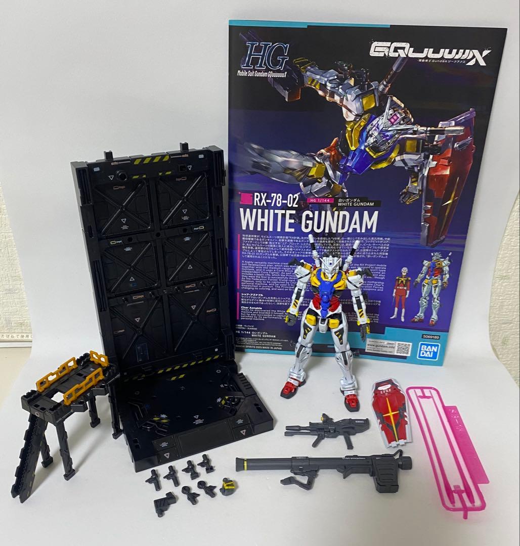 白いガンダム【組立済】ガンプラ！HG！ジオラマベース！階段ベース！セット！