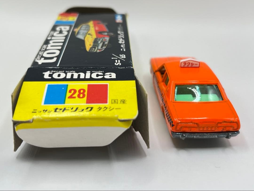 トミカ 日本製 黒箱 28 ニッサン セドリック 2800SGL タクシー