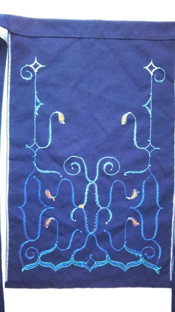 マンタリ風　アイヌ刺繍前掛け