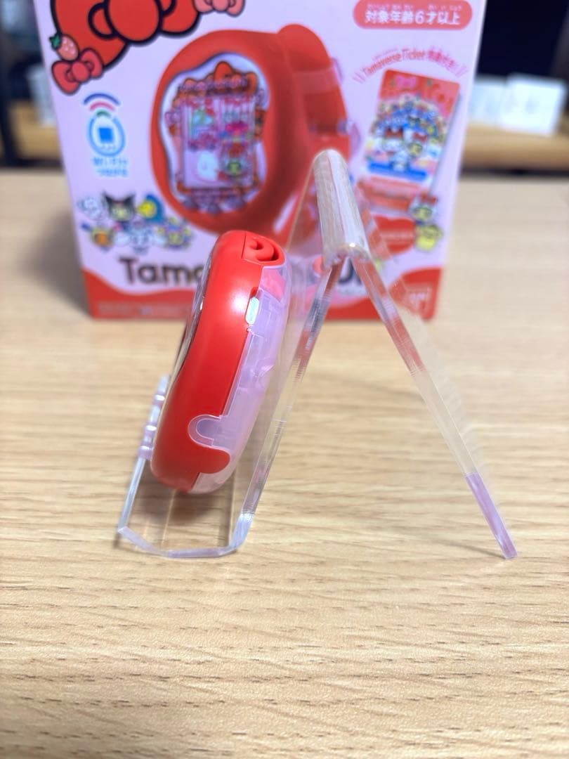 【極美品】たまごっちユニ　サンリオ　いちごケース付き