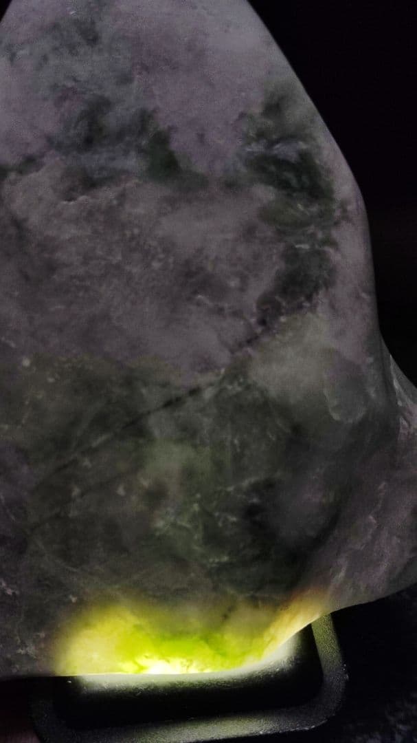 ★翡翠原石★糸魚川硬玉【姫川・磨き594ｇ】