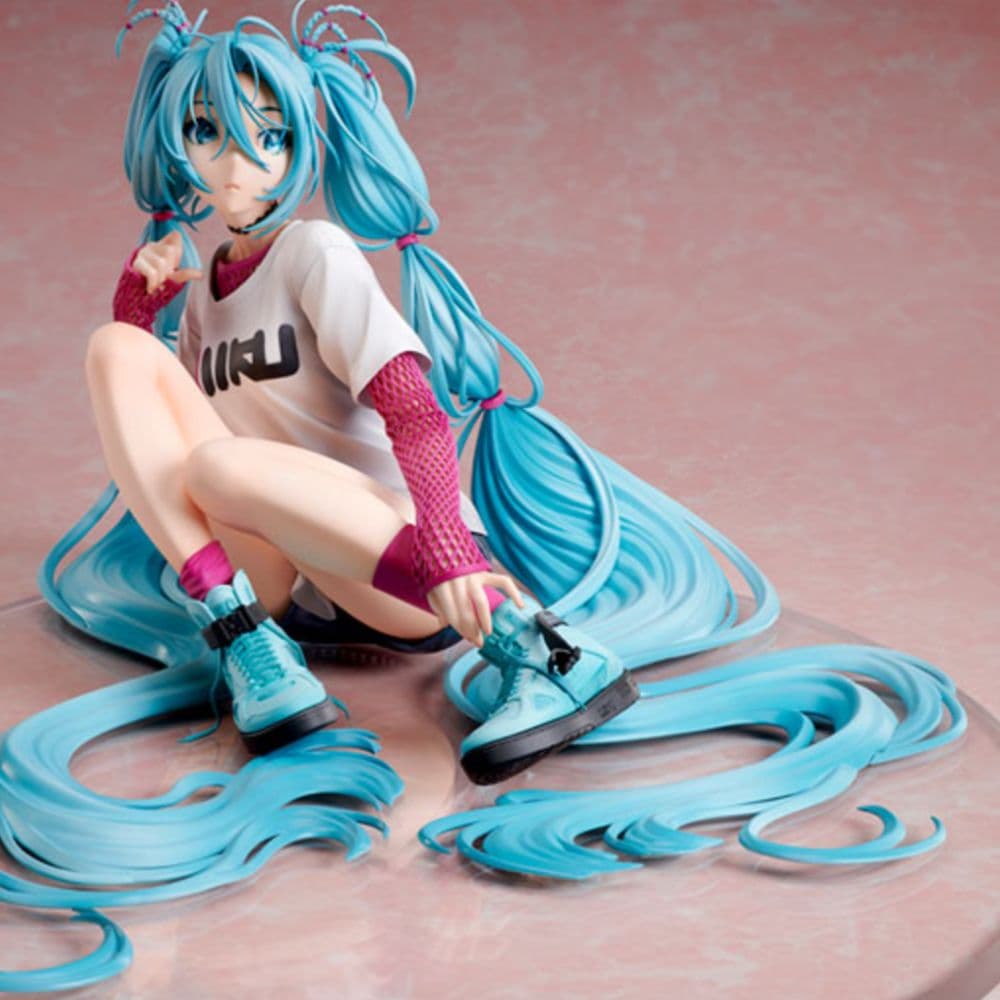 初音ミク×米山舞 The Latest Street Style ’Cute’