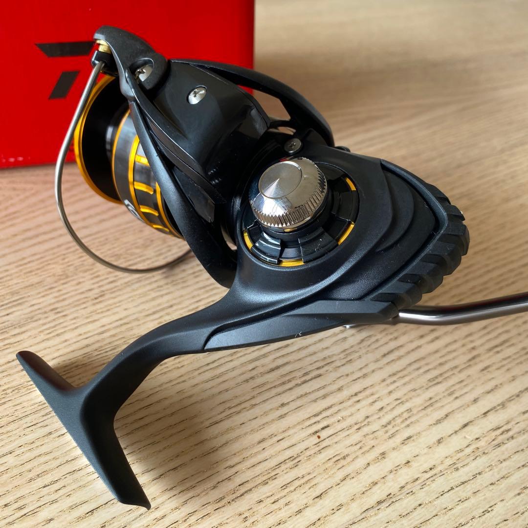 ナ*ブ様 新品未使用品 ダイワ リール BG4000H