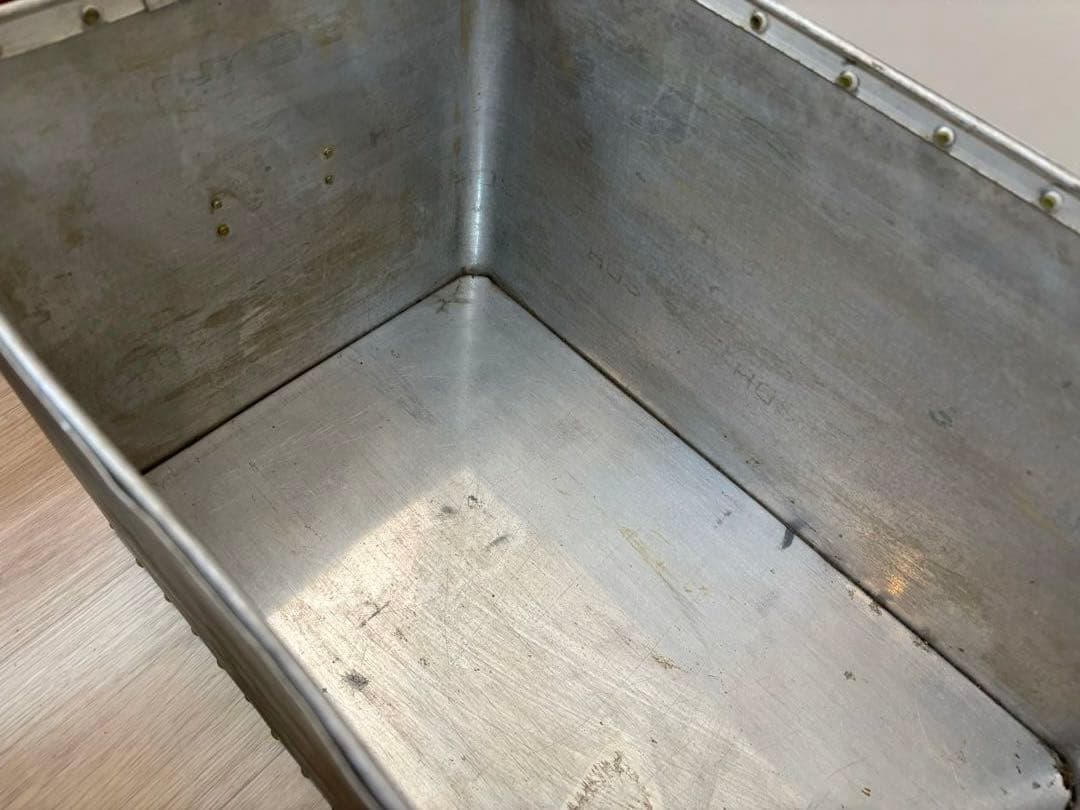 アンティーク　アルミ製収納ボックス　アルミリベット　ストック缶　レトロ