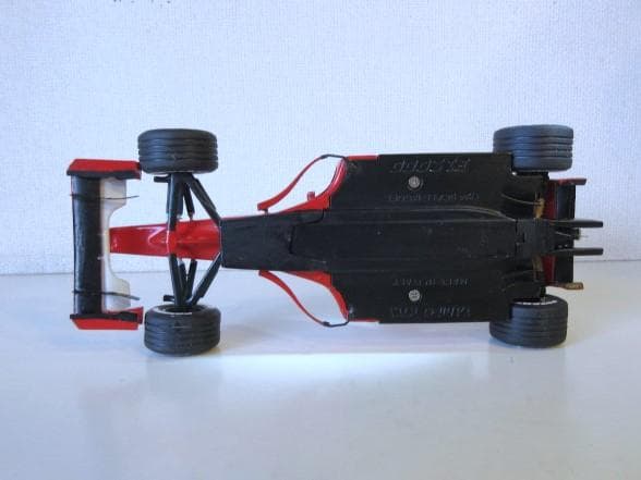 特価 TAMEO (1/24) フェラーリ F1-2001