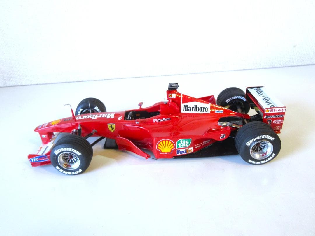 特価 TAMEO (1/24) フェラーリ F1-2001