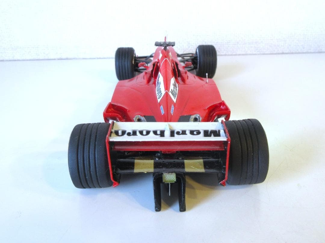 特価 TAMEO (1/24) フェラーリ F1-2001