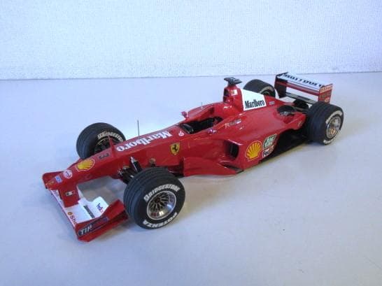 特価 TAMEO (1/24) フェラーリ F1-2001