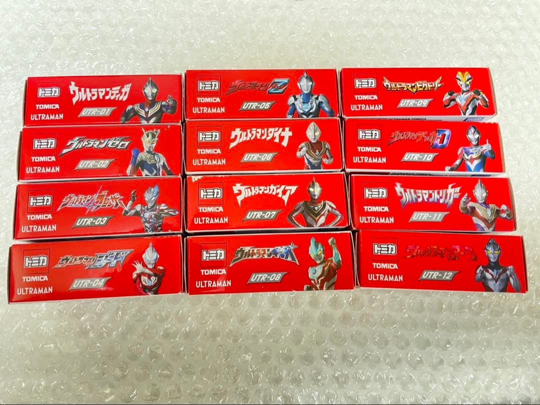 トミカtomicaウルトラマン12個セット