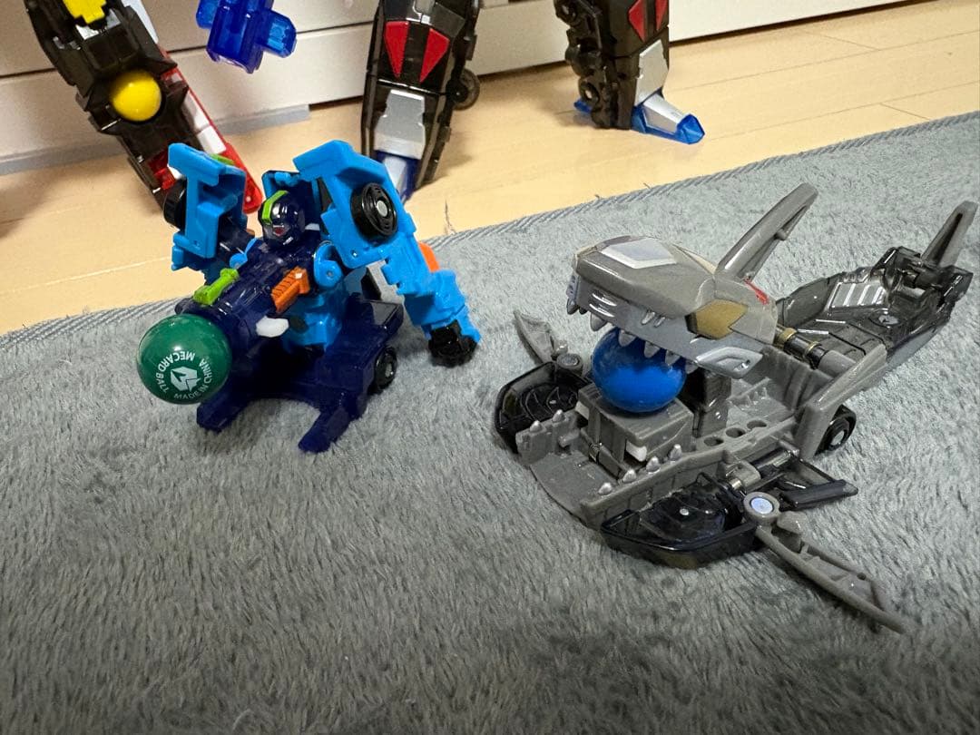 韓国トイ　メカードボール　オールスターカラー版　アカンスピア&ウルフニクス