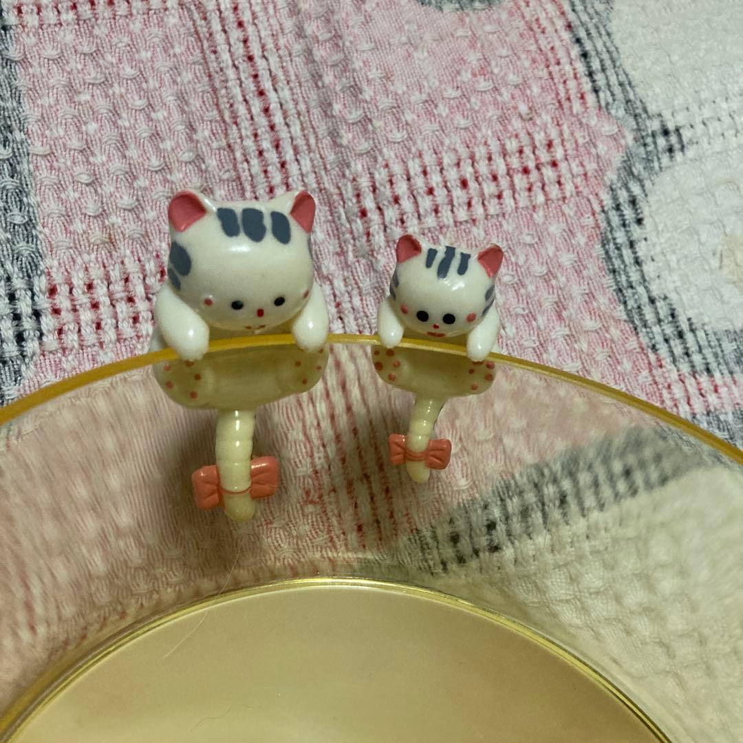 昭和レトロ　コップのフチ　 猫　引っ掛けマスコット　 撮影＆確認のため開封した