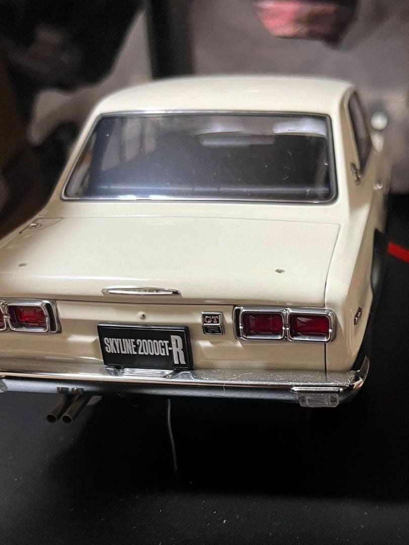 オートアート 1/18 スカイライン 2000 GT-R KPGC10 ホワイト