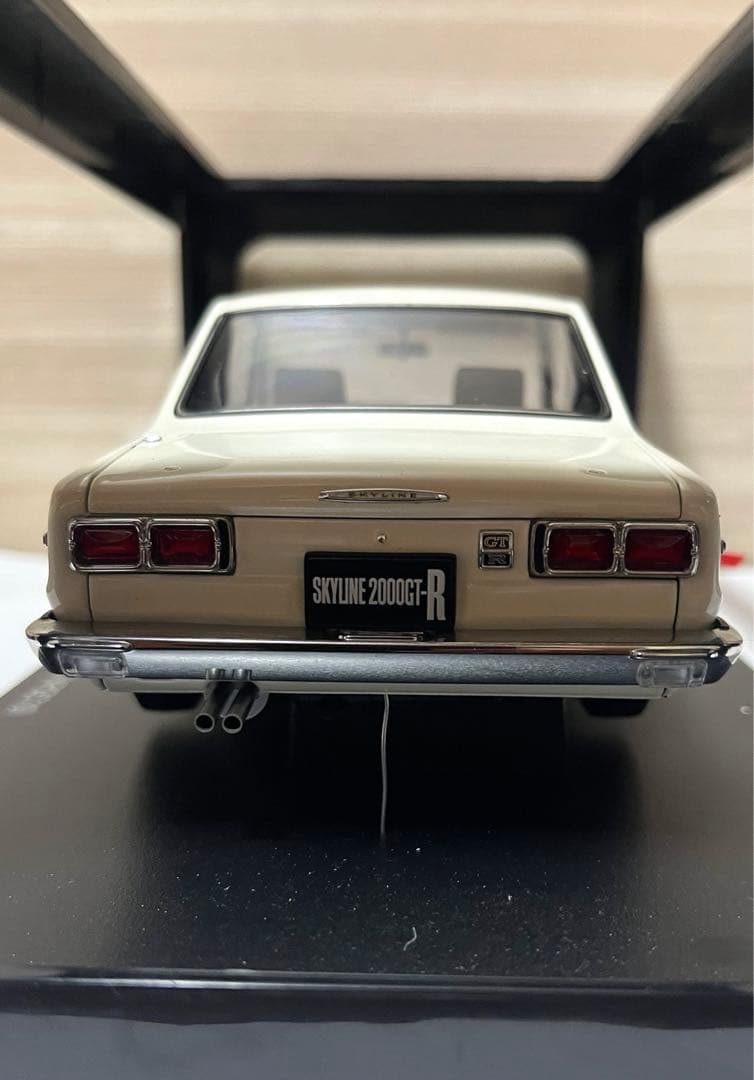 オートアート 1/18 スカイライン 2000 GT-R KPGC10 ホワイト