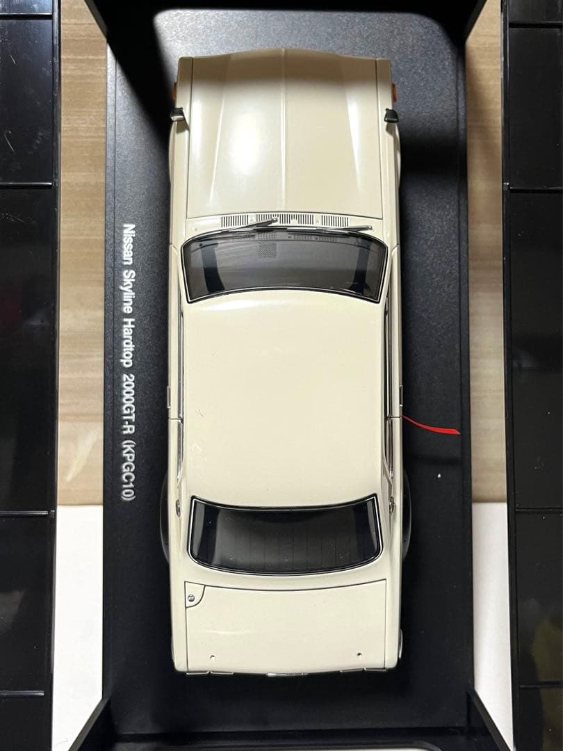 オートアート 1/18 スカイライン 2000 GT-R KPGC10 ホワイト