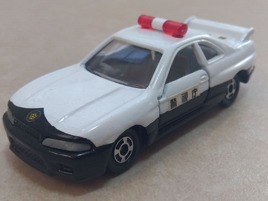 トミカ 古い 黄色のスポーツカー おまけのパトカー付き ※最低の値下げ価格です。