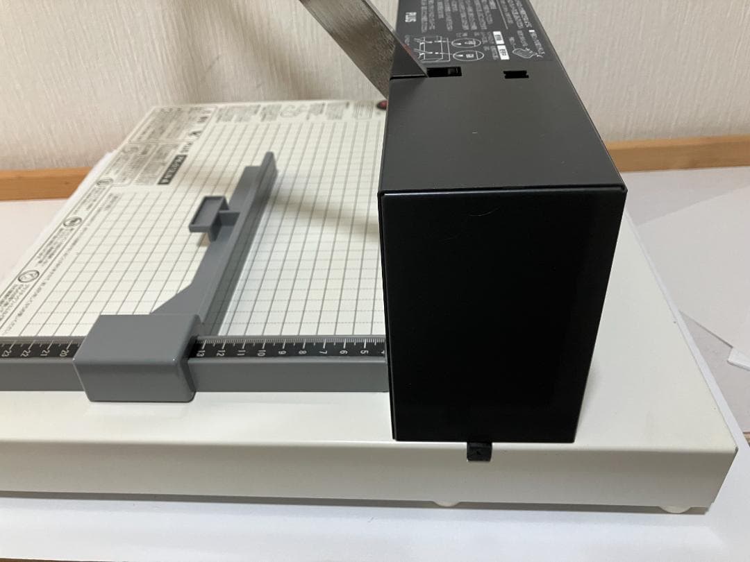 PLUS PK-513LN-A かんたん替刃交換　裁断機　中古品