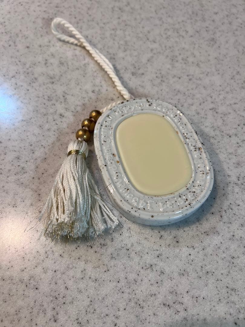 香りのオーバル　Sapin diptyque