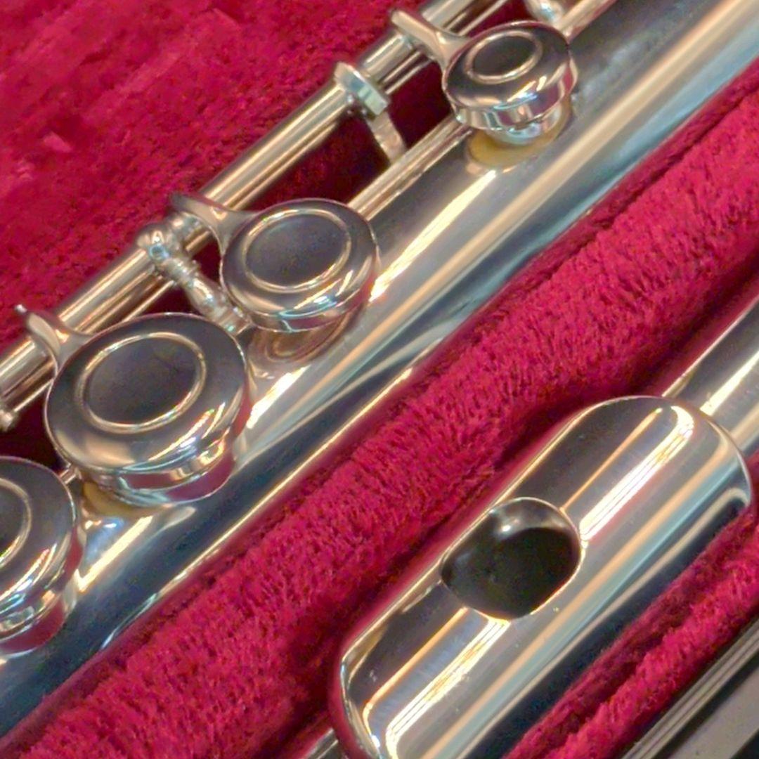 フルート　調整済　美品　ヤマハ　YFL211S（銀メッキ、Eメカ仕様）