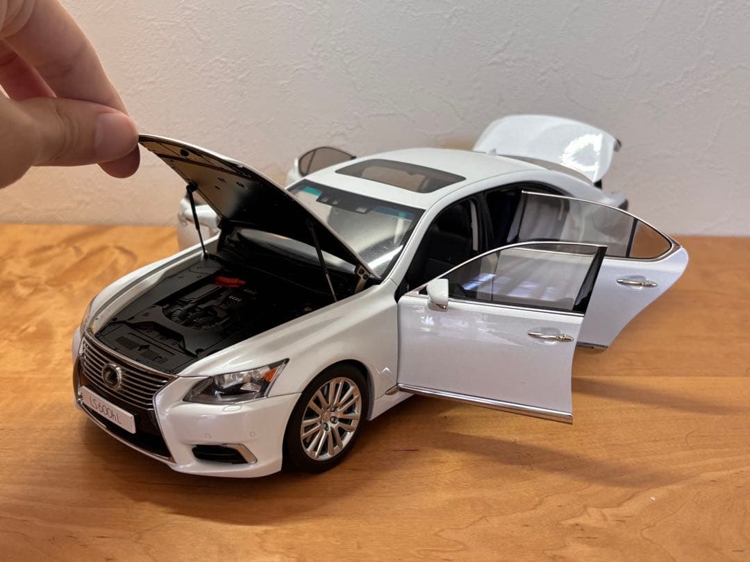 Auto-art オートアート1/18 レクサス LS 600hL
