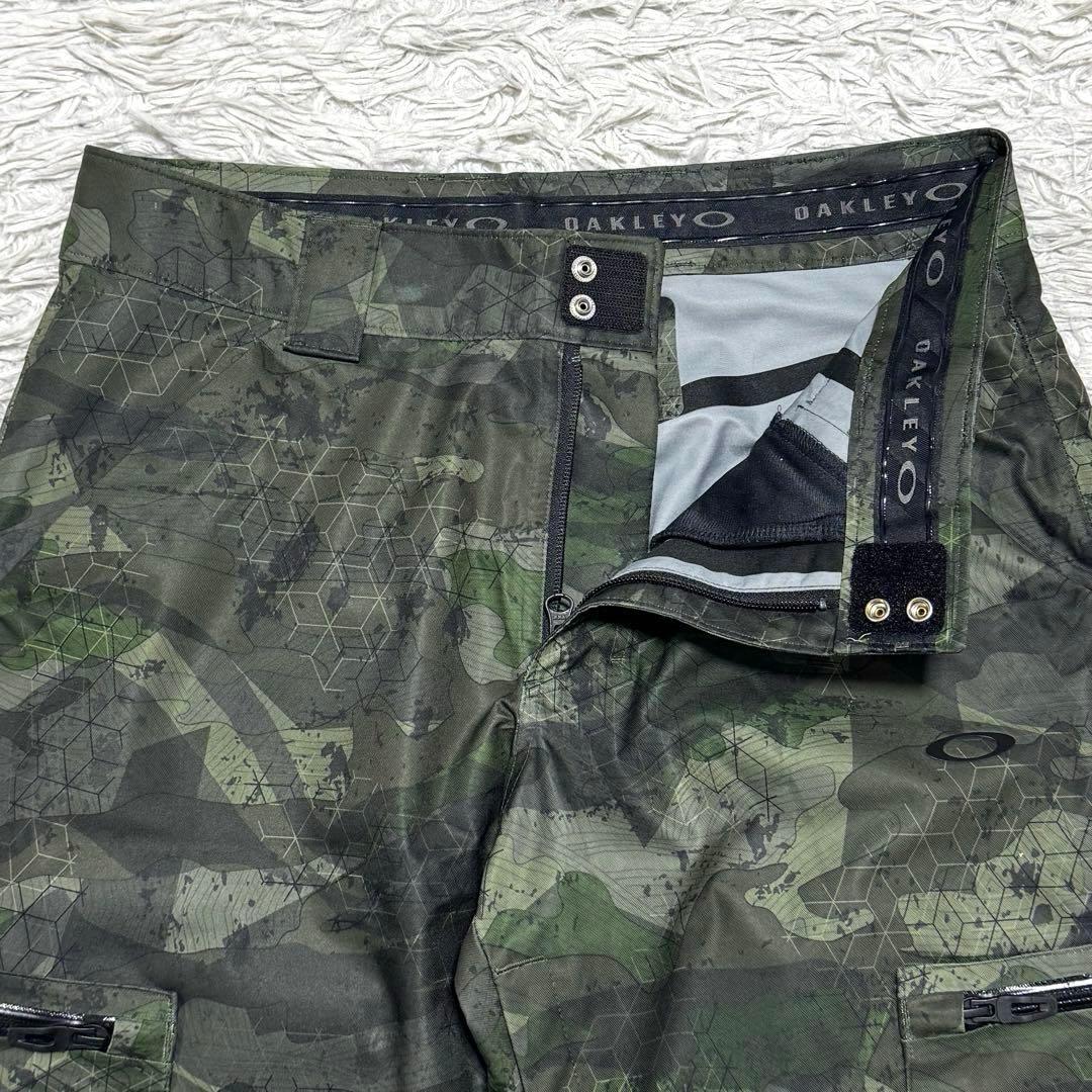 極美品 オークリー 幾何学迷彩 シェルパンツ スノーボード スキー Mサイズ