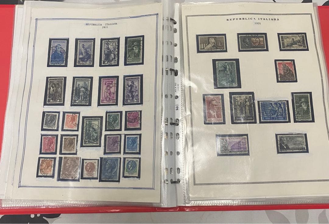 (N34) イタリア切手400枚入りフォルダー