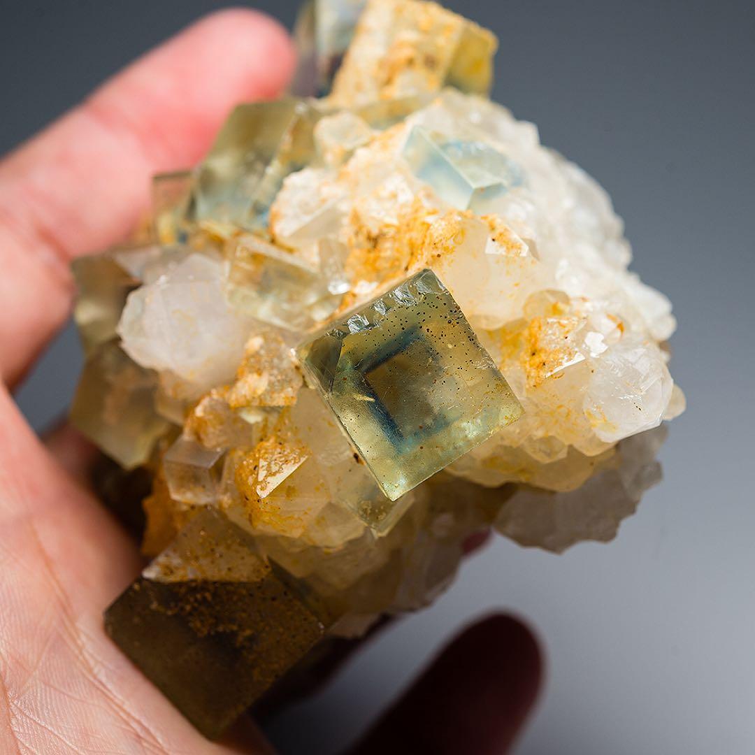 イタリア サルデーニャ フローライト 天然石 原石 鉱物標本 鉱石 蛍石 715