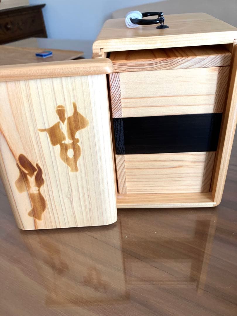 ②遊山箱（阿波踊りデザイン）