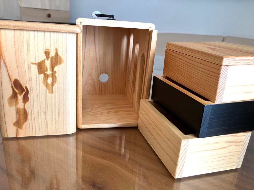 ②遊山箱（阿波踊りデザイン）