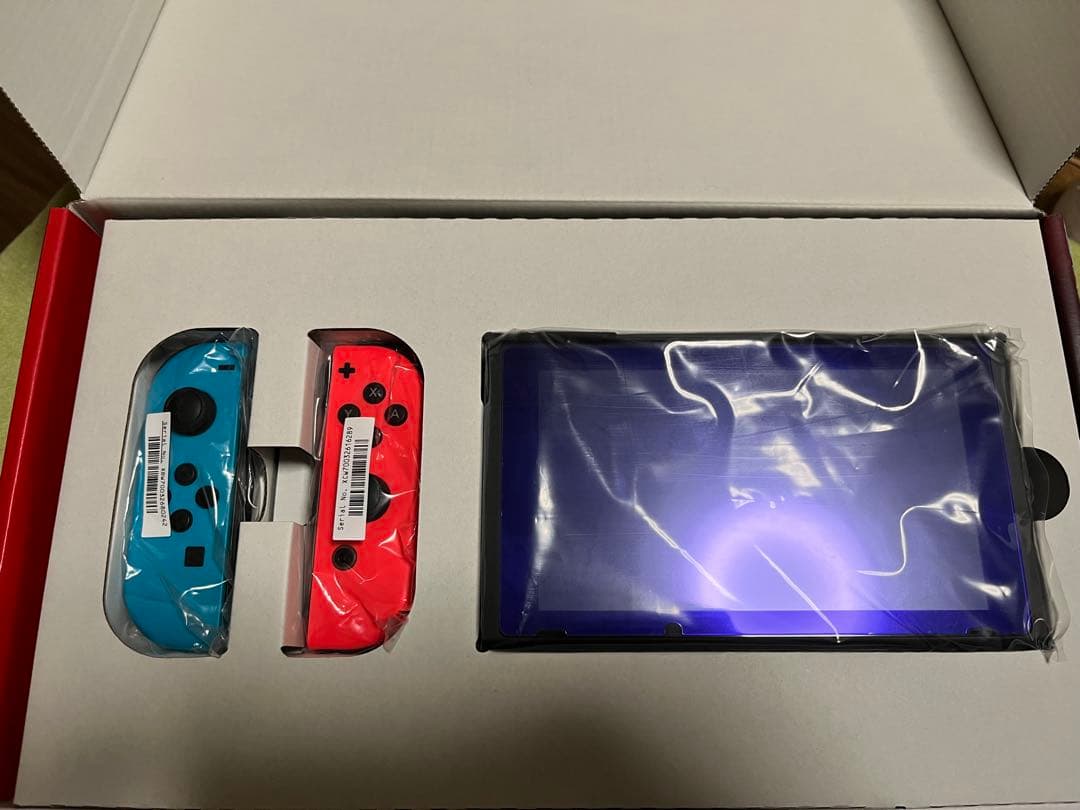 【美品】2020年製 Nintendo Switch 本体 &キャリーケース