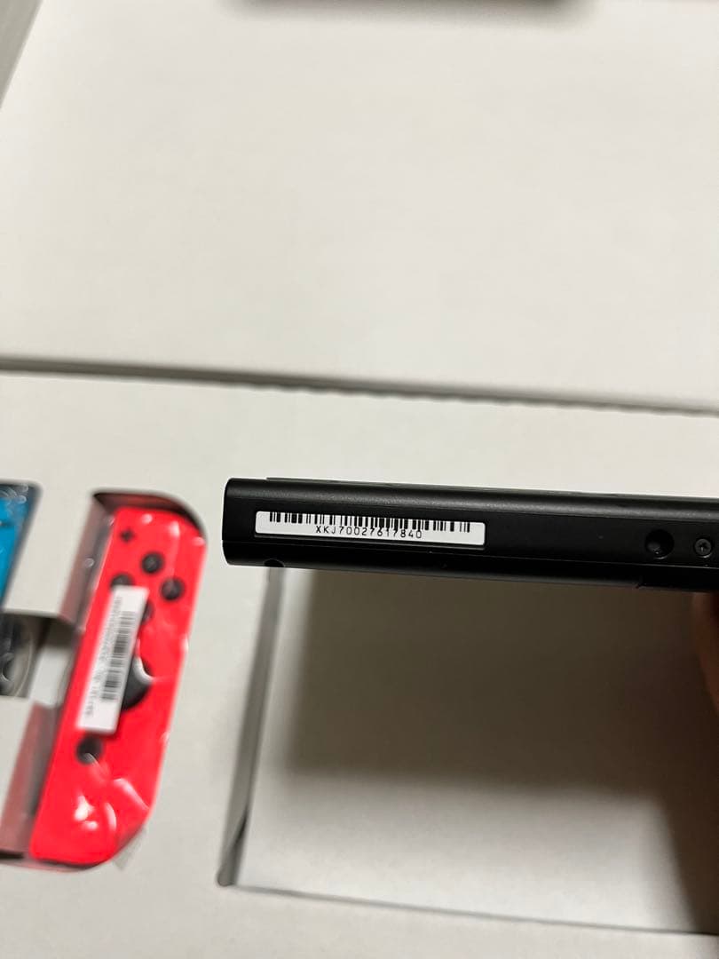 【美品】2020年製 Nintendo Switch 本体 &キャリーケース