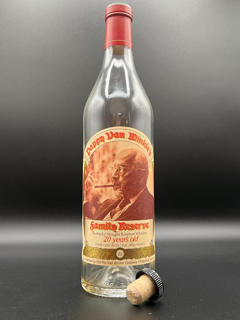 バーボンウイスキーパピーヴァンウィンクルリップヴァンウィンクル20年　空瓶　希少