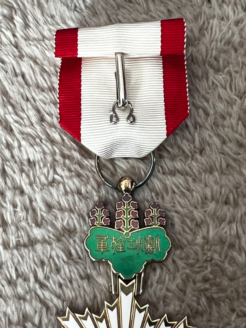 【勲章】勲四等旭日小綬章　略章　共箱