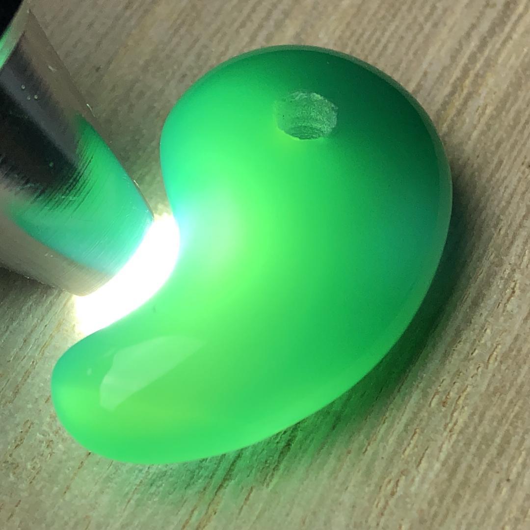 本翡翠 勾玉 天然石　瑪瑙｜穴あき・2点　お守りに