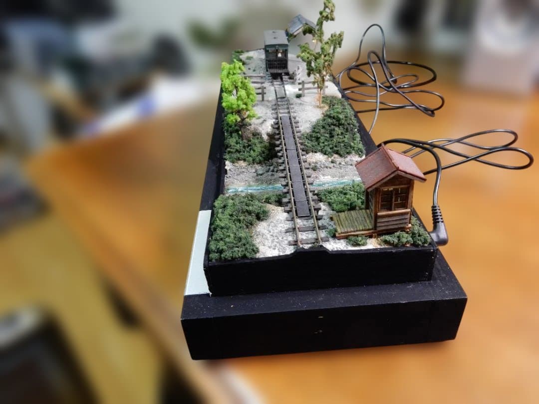 HOe（ナローゲージ）の 鉄道ジオラマ ホーム待合所、橋付き