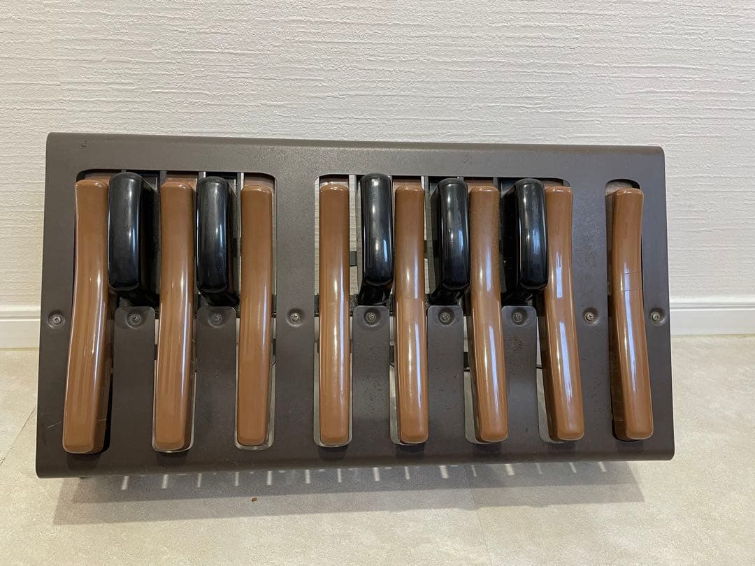 Roland AT-100 電子オルガン