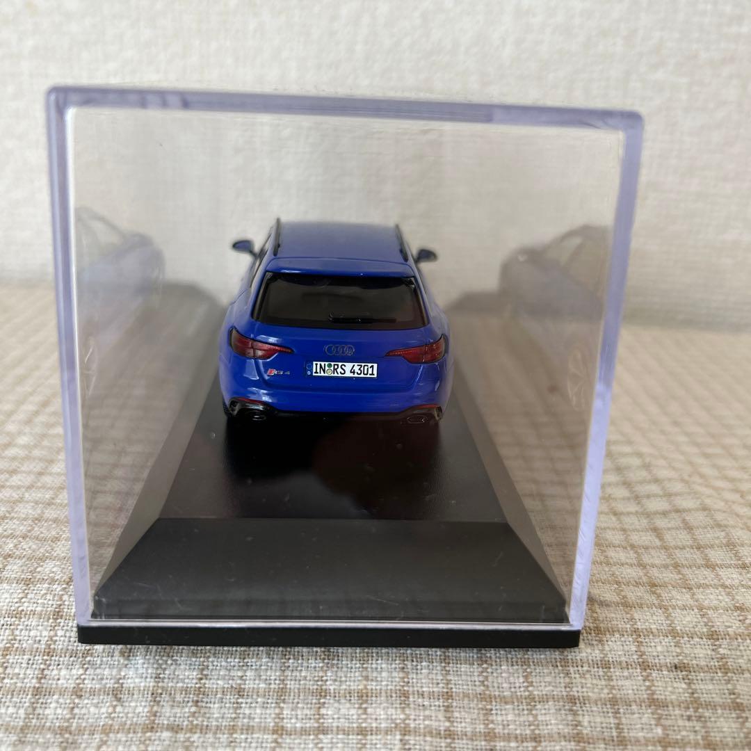 アウディ別注RS4 1/43