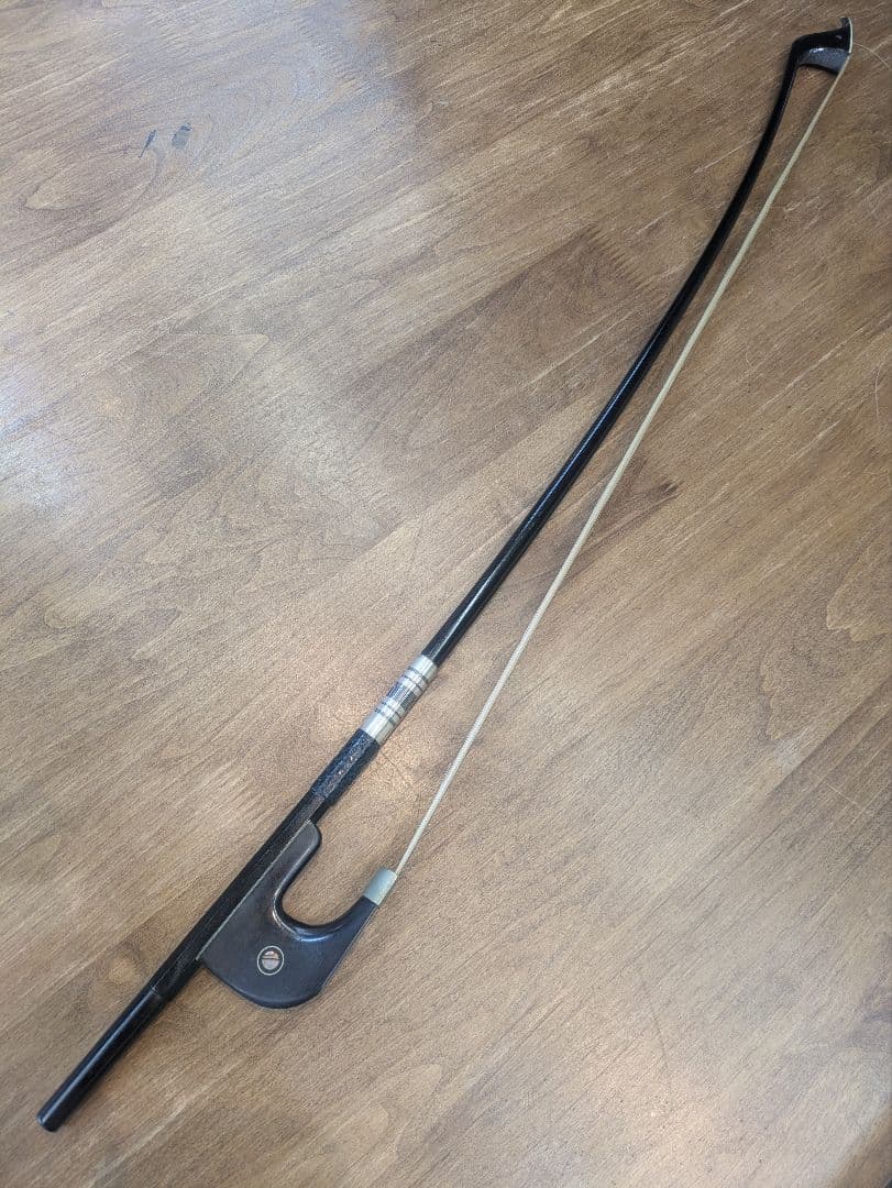 黒いバス弓Palatino？中古コントラバス弓ジャーマン式