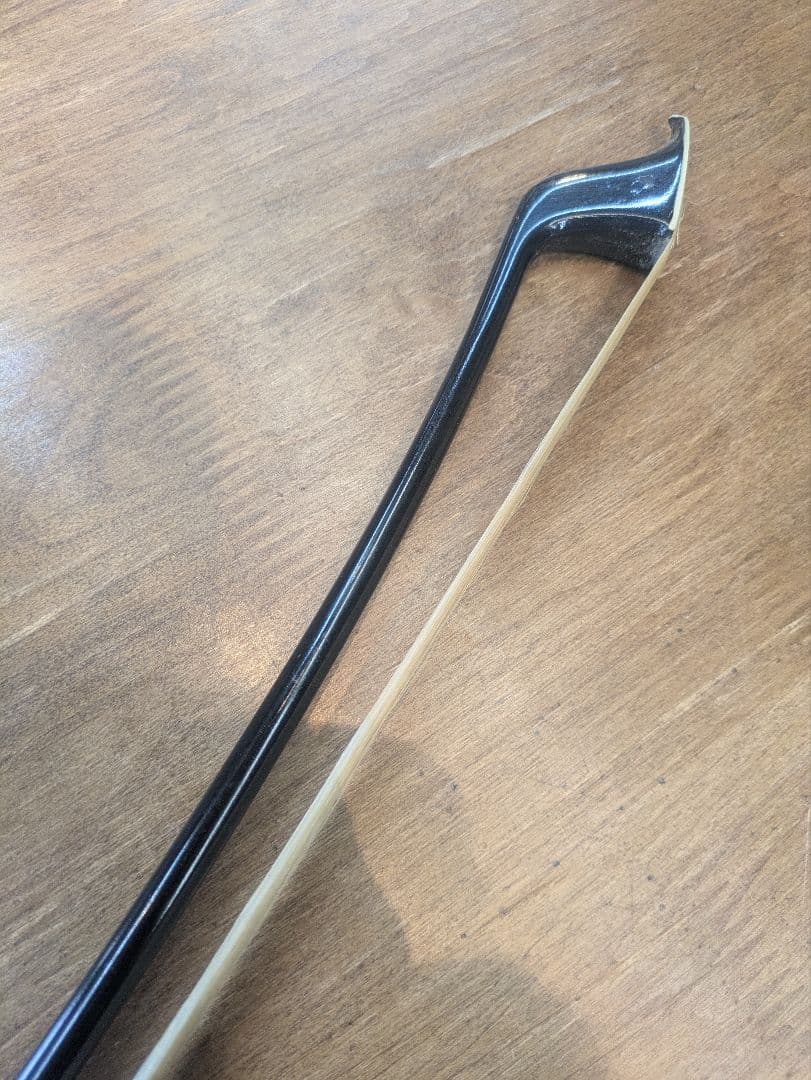黒いバス弓Palatino？中古コントラバス弓ジャーマン式