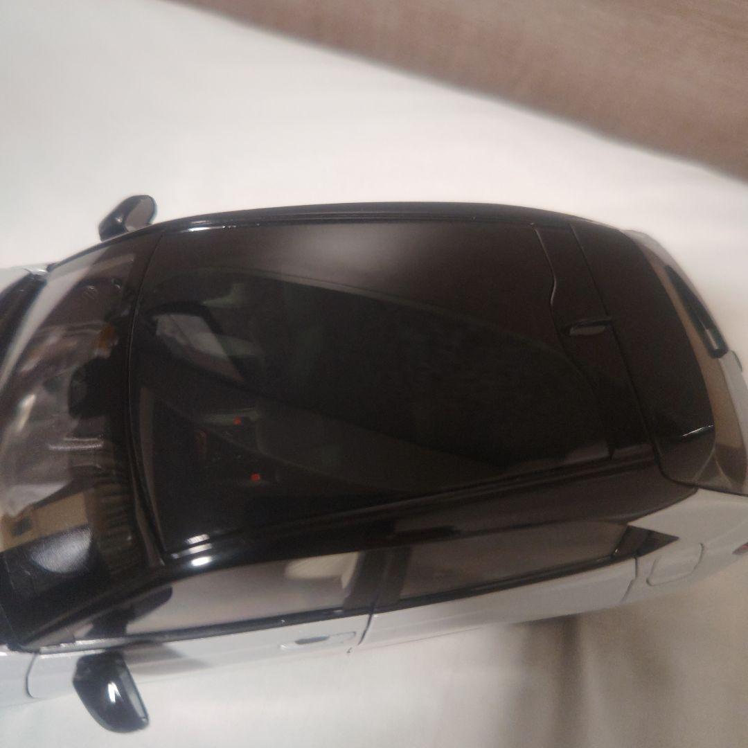 1/18 ミニカー　ホンダ　ヴェゼル　プレミアムサンライトホワイトパール