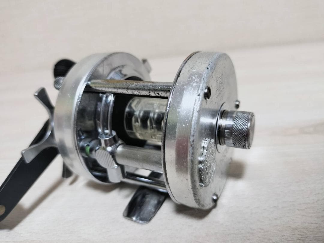 アブガルシア　アンバサダー5500C 　ビンテージ　リール abu 　シルバー