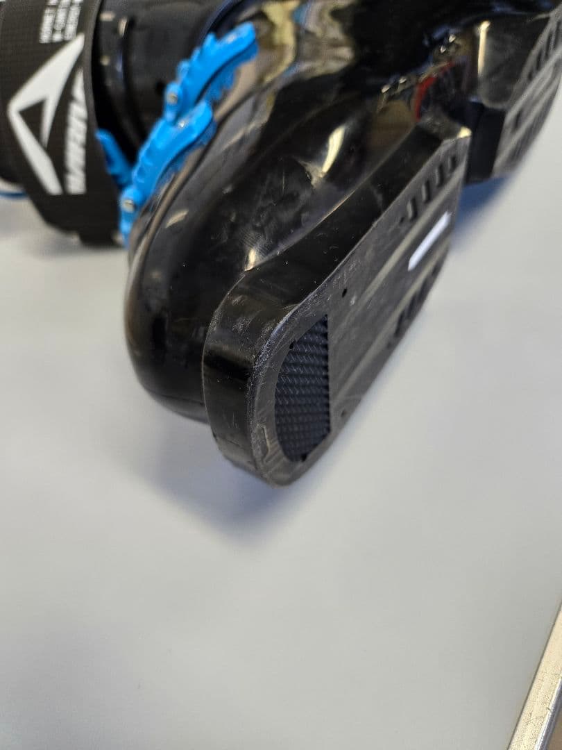 スキー 25.5cm AVIRIVA HORNET Re:HORNET120