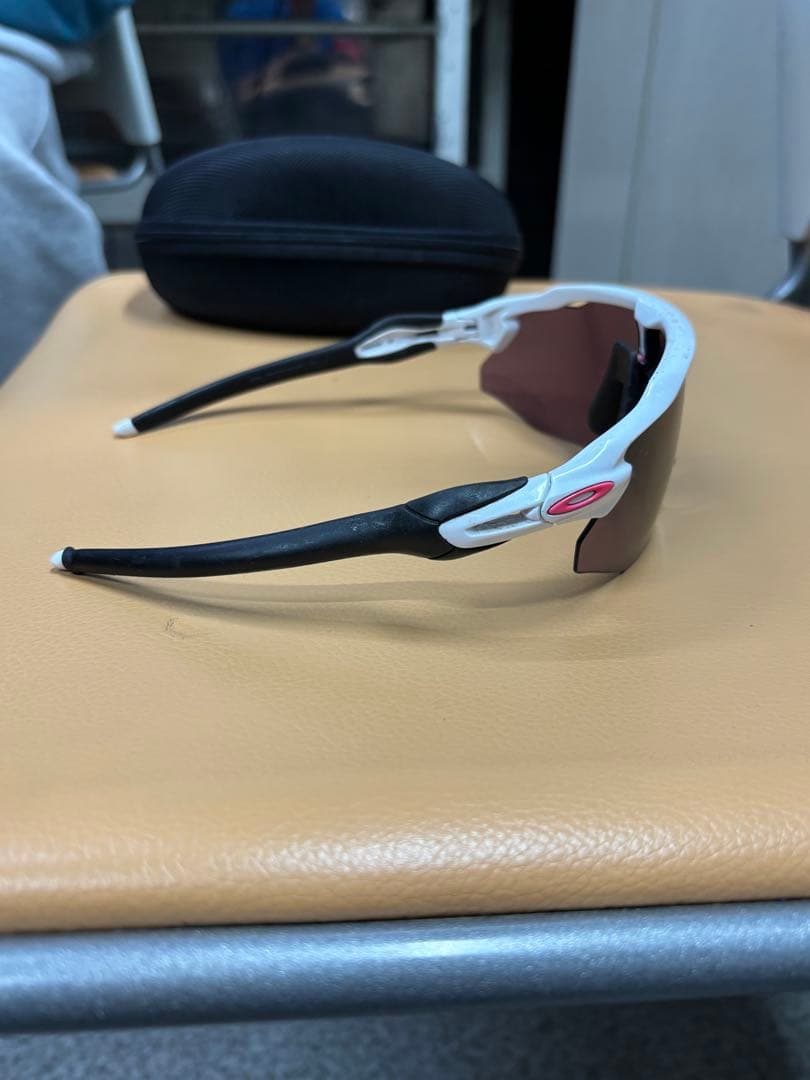 Oakley スポーツサングラス ホワイト/ブラック