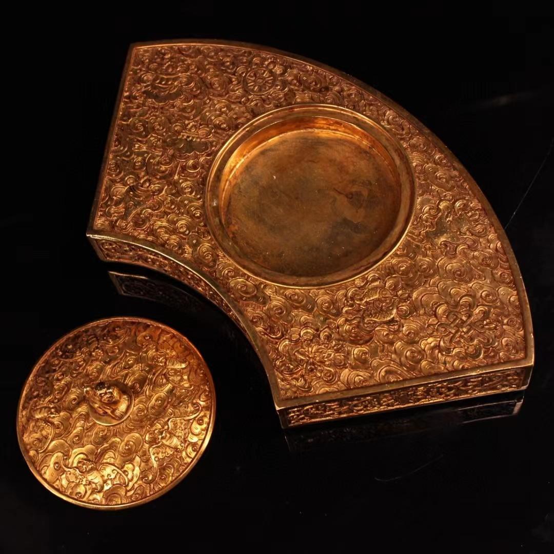 中国古美術・珍蔵硯台・古い純銅鎏金细密彫・純手作り・彫刻・置物・文房具・案頭