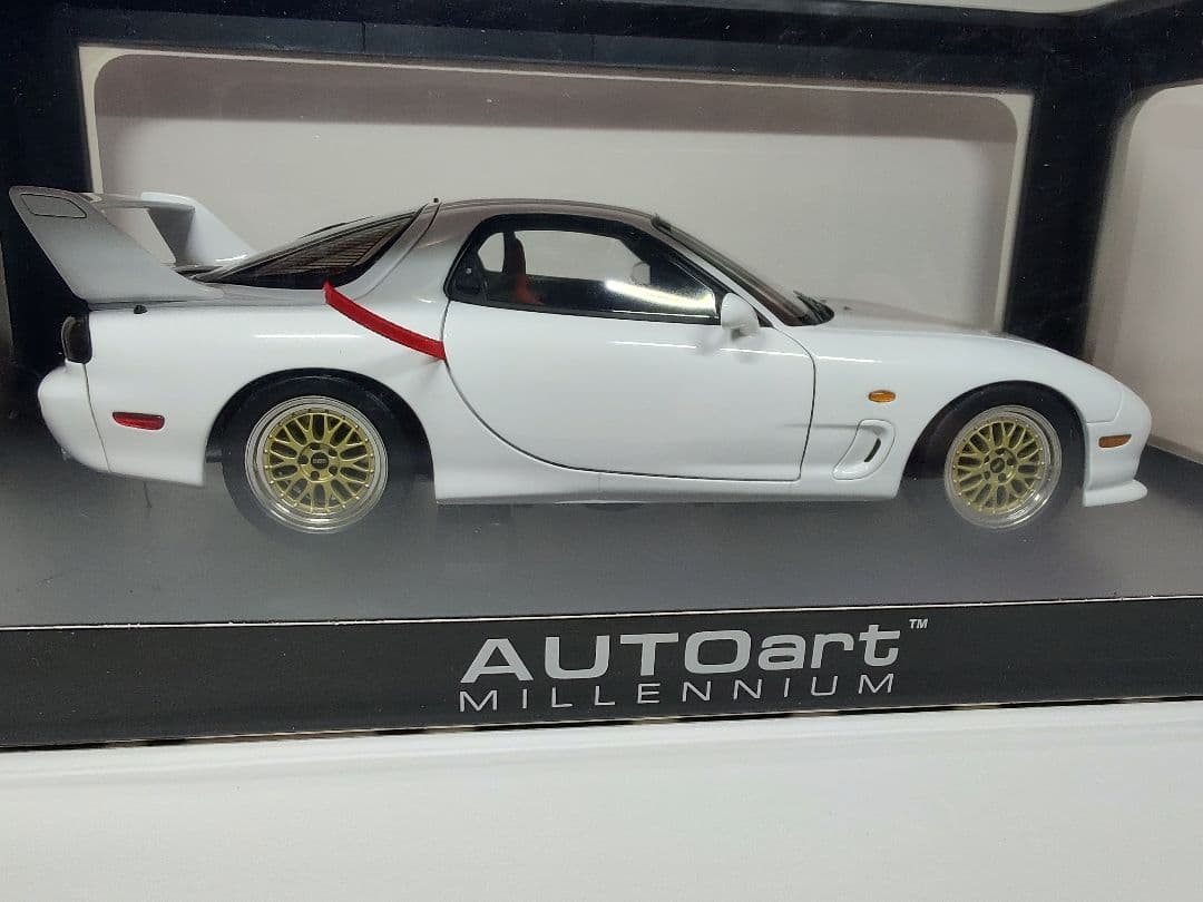 オートアート 1/18 RX-7 FD3S チューンドバージョン ピュアホワイト
